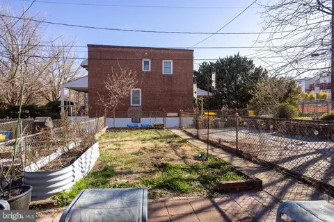 Exterior - 607 W 36th St, Baltimore, MD 21211 photo 2 of 4
