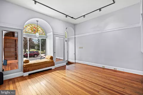 Living - 2832 E Baltimore St, Baltimore, MD 21224 photo 2 of 5