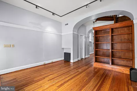Living - 2832 E Baltimore St, Baltimore, MD 21224 photo 4 of 5