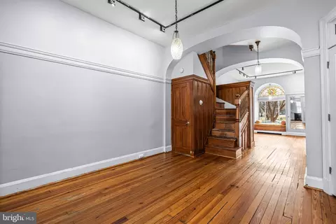 Entry Way - 2832 E Baltimore St, Baltimore, MD 21224 photo 3 of 9