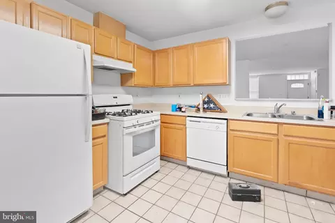 Kitchen - 1004 Argyle Ave, Baltimore, MD 21201 photo 1 of 1