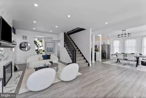 Entry Way - 3508 Denison Rd, Baltimore, MD 21215 photo 3 of 9