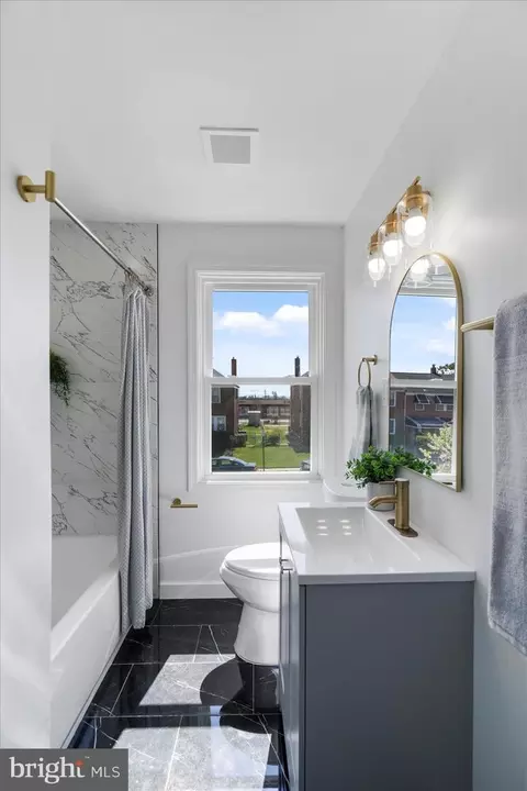 Bath - 3520 Elmora Ave, Baltimore, MD 21213 photo 2 of 3