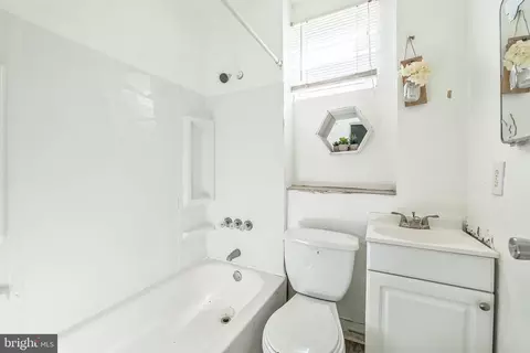 Bath - 4968 Edgemere Ave, Baltimore, MD 21215 photo 1 of 1