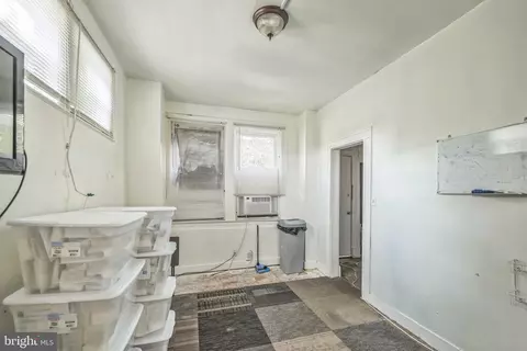 Entry Way - 4968 Edgemere Ave, Baltimore, MD 21215 photo 3 of 4