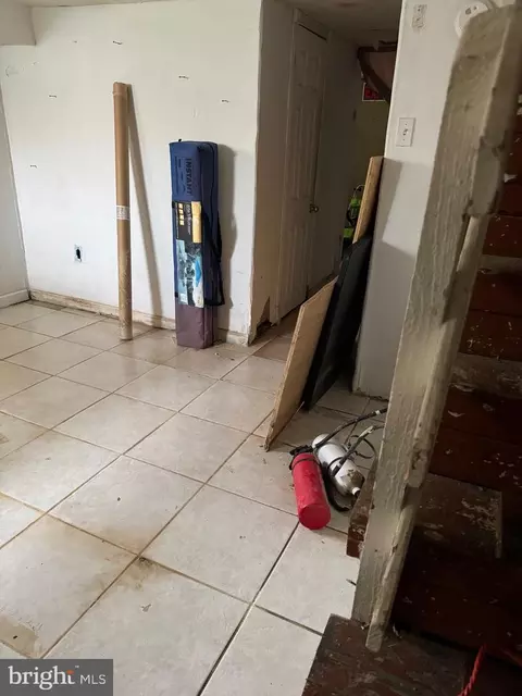 Entry Way - 4968 Edgemere Ave, Baltimore, MD 21215 photo 4 of 4