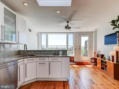 Kitchen - 2127 E Baltimore St, Baltimore, MD 21231 photo 6 of 9