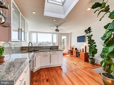 Kitchen - 2127 E Baltimore St, Baltimore, MD 21231 photo 4 of 9