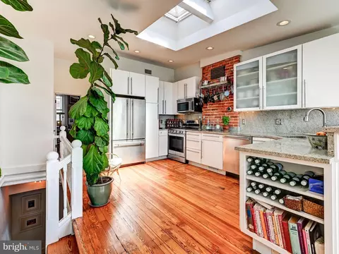 Kitchen - 2127 E Baltimore St, Baltimore, MD 21231 photo 2 of 9