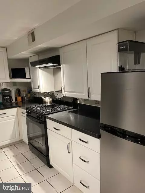 Kitchen - 2127 E Baltimore St, Baltimore, MD 21231 photo 8 of 9
