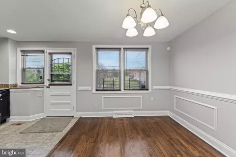 Entry Way - 5566 Whitby Rd, Baltimore, MD 21206 photo 3 of 6