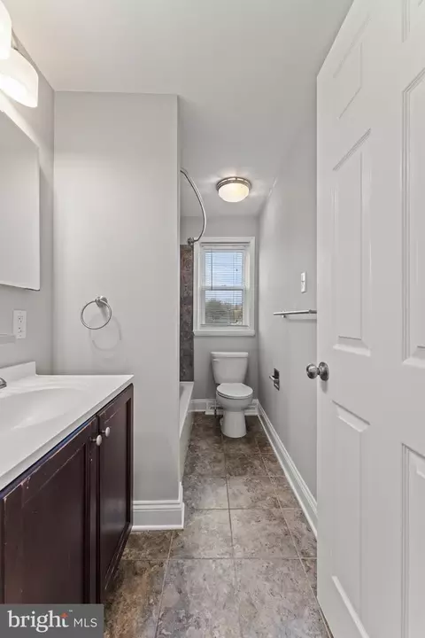 Entry Way - 5566 Whitby Rd, Baltimore, MD 21206 photo 6 of 6