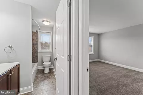 Entry Way - 5566 Whitby Rd, Baltimore, MD 21206 photo 4 of 6