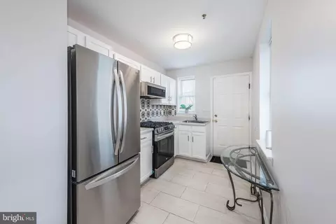 Entry Way - 1127 N Stricker St, Baltimore, MD 21217 photo 2 of 4