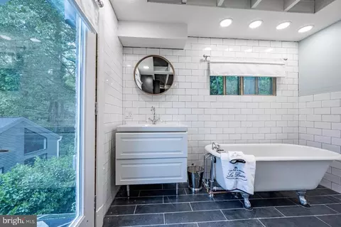 Bath - 2244 Crest Rd, Baltimore, MD 21209 photo 1 of 4