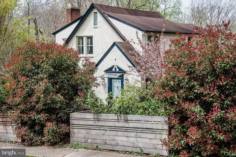 Exterior - 2244 Crest Rd, Baltimore, MD 21209 photo 16 of 17