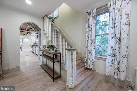 Entry Way - 2244 Crest Rd, Baltimore, MD 21209 photo 2 of 7