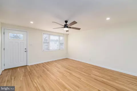 Living - 5910 Laclede Rd, Baltimore, MD 21206 photo 2 of 5