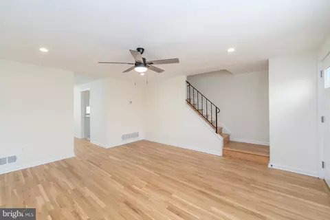 Living - 5910 Laclede Rd, Baltimore, MD 21206 photo 3 of 5