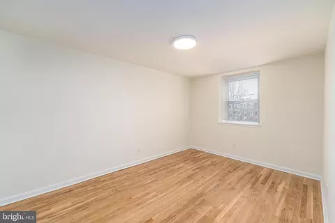Bedroom - 5910 Laclede Rd, Baltimore, MD 21206 photo 4 of 8