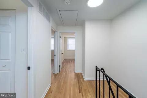 Entry Way - 5910 Laclede Rd, Baltimore, MD 21206 photo 4 of 5