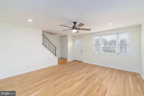 Living - 5910 Laclede Rd, Baltimore, MD 21206 photo 4 of 5