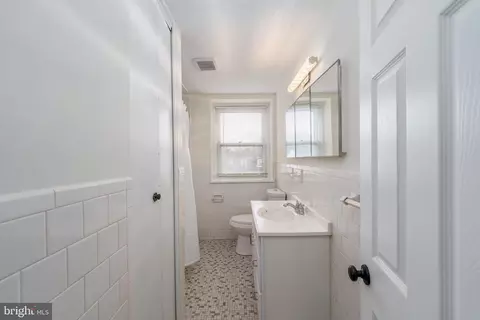 Entry Way - 5910 Laclede Rd, Baltimore, MD 21206 photo 5 of 5
