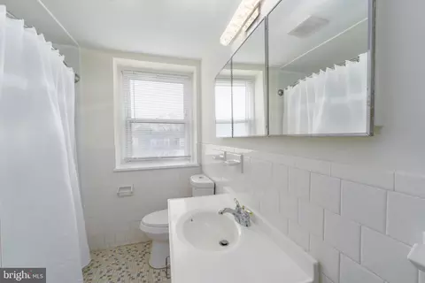 Bath - 5910 Laclede Rd, Baltimore, MD 21206 photo 1 of 2