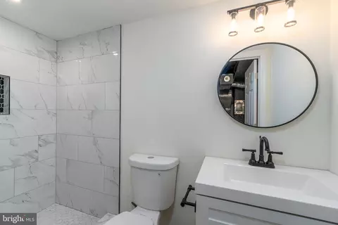 Bath - 5910 Laclede Rd, Baltimore, MD 21206 photo 2 of 2