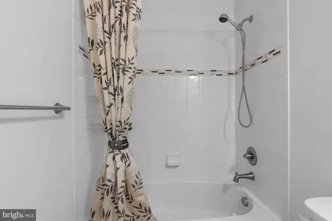Bath - 834 Oldham St, Baltimore, MD 21224 photo 3 of 3