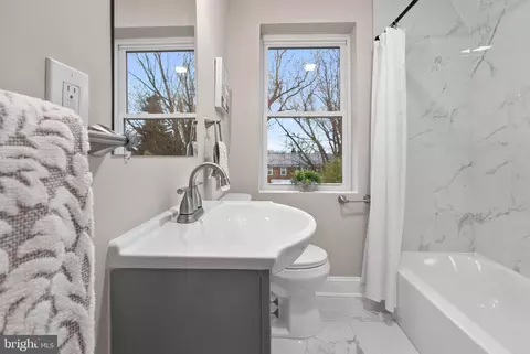 Bath - 1641 Northwick Rd, Baltimore, MD 21218 photo 1 of 2