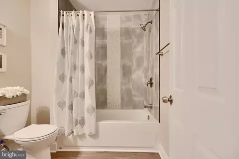 Bath - 809 Oldham St S, Baltimore, MD 21224 photo 2 of 4