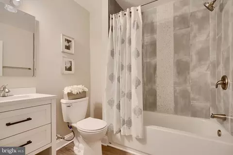 Bath - 809 Oldham St S, Baltimore, MD 21224 photo 3 of 4