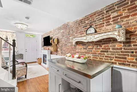 Entry Way - 1812 Lancaster St, Baltimore, MD 21231 photo 2 of 6