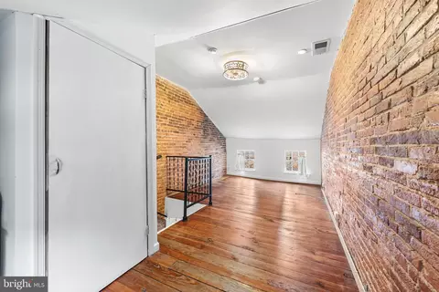 Entry Way - 1812 Lancaster St, Baltimore, MD 21231 photo 4 of 6