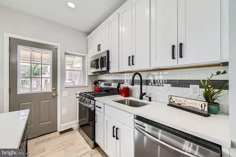Kitchen - 109 Denison St, Baltimore, MD 21229 photo 5 of 6