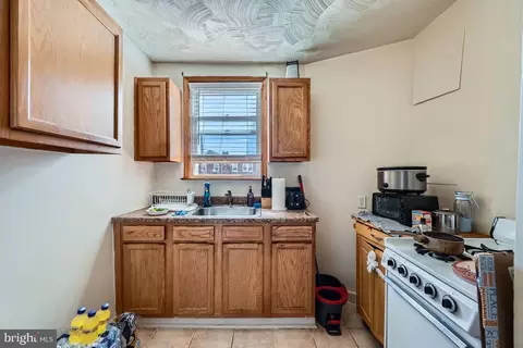 Entry Way - 147 Denison St, Baltimore, MD 21229 photo 2 of 2