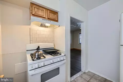 Entry Way - 147 Denison St, Baltimore, MD 21229 photo 1 of 2