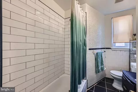 Bath - 147 Denison St, Baltimore, MD 21229 photo 4 of 7