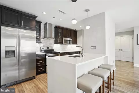 2702 Lighthouse Pt E #727, Baltimore, MD 21224