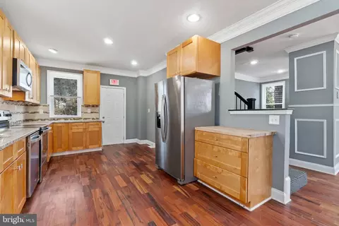 Entry Way - 4811 Laurel Ave, Baltimore, MD 21215 photo 2 of 8