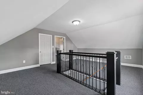 Entry Way - 4811 Laurel Ave, Baltimore, MD 21215 photo 4 of 8