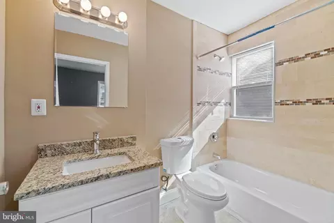 Entry Way - 4811 Laurel Ave, Baltimore, MD 21215 photo 7 of 8