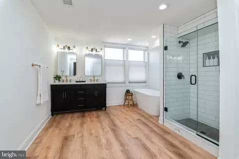 Bath - 1237 William St, Baltimore, MD 21230 photo 1 of 2