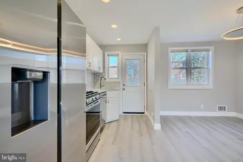 4110 Glenhunt Rd, Baltimore, MD 21229 photo 5