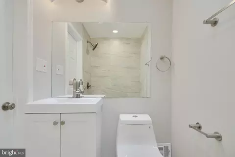 4110 Glenhunt Rd, Baltimore, MD 21229 photo 11