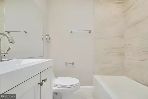 4110 Glenhunt Rd, Baltimore, MD 21229 photo 10