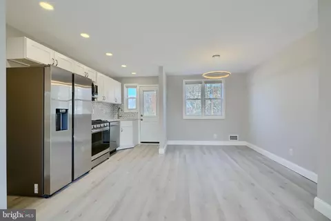 4110 Glenhunt Rd, Baltimore, MD 21229 photo 2