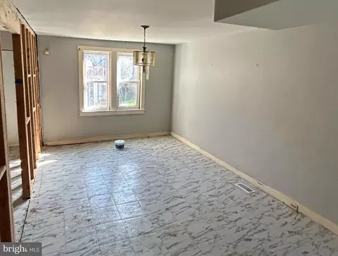 Entry Way - 5423 Jonquil Ave, Baltimore, MD 21215 photo 2 of 3