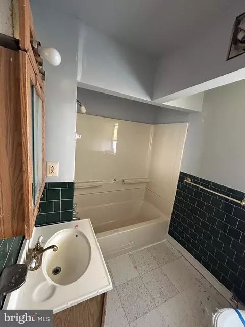 Bath - 5423 Jonquil Ave, Baltimore, MD 21215 photo 1 of 1